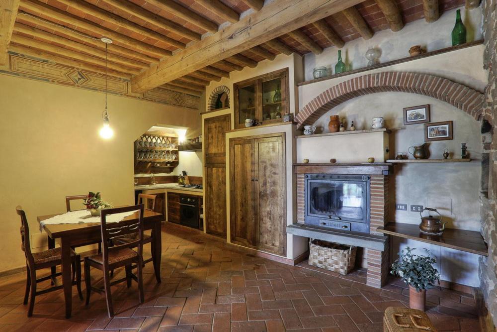 Casa Vacanze La Porta Vinci Exterior photo